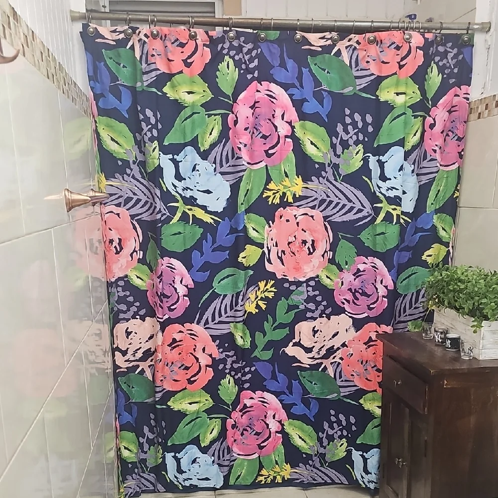 Flowers Showers Curtains Excellent Condition